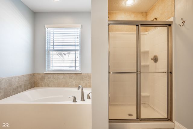 6211 Andrews Way, Whitestown, IN 46075