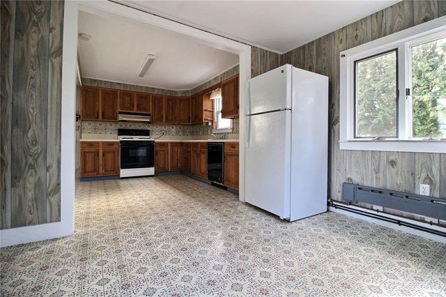 75 Tomaquag Road, Hopkinton, RI 02808