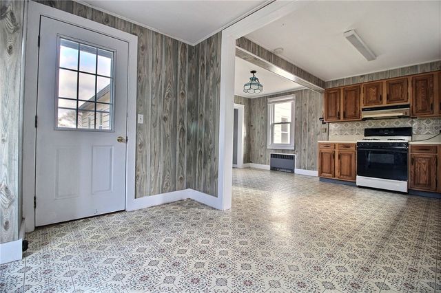 75 Tomaquag Road, Hopkinton, RI 02808