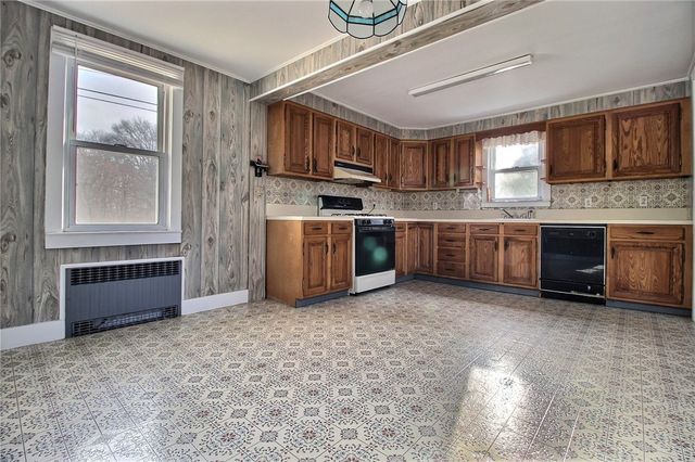 75 Tomaquag Road, Hopkinton, RI 02808