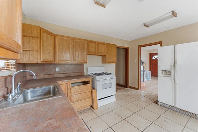 136 Weaver Street, Baytown, TX 77520