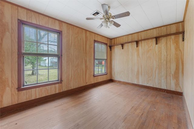 136 Weaver Street, Baytown, TX 77520