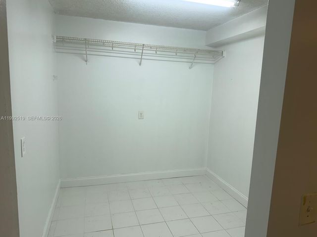 1709 Whitehall Dr 103, Davie, FL 33324