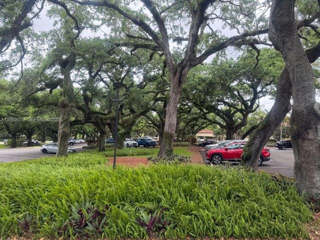 1709 Whitehall Dr 103, Davie, FL 33324