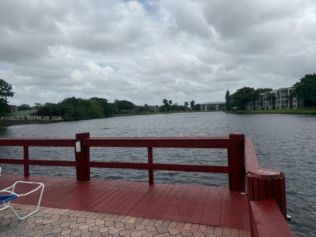 1709 Whitehall Dr 103, Davie, FL 33324