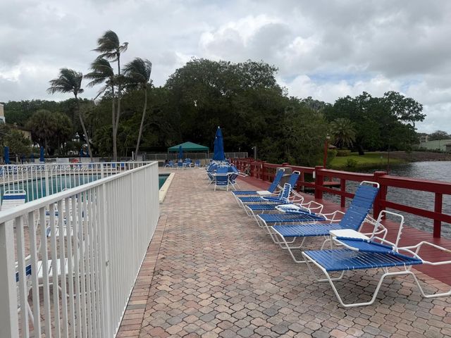 1709 Whitehall Dr 103, Davie, FL 33324