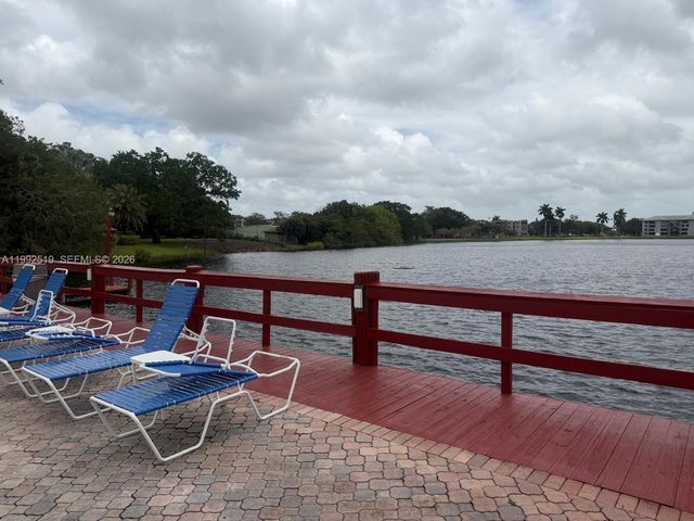 1709 Whitehall Dr 103, Davie, FL 33324