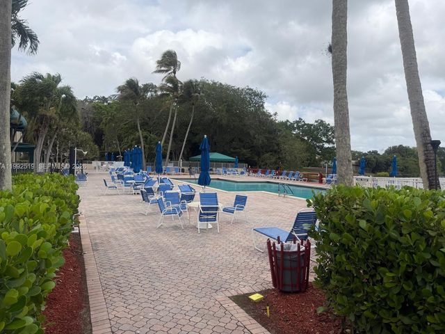 1709 Whitehall Dr 103, Davie, FL 33324