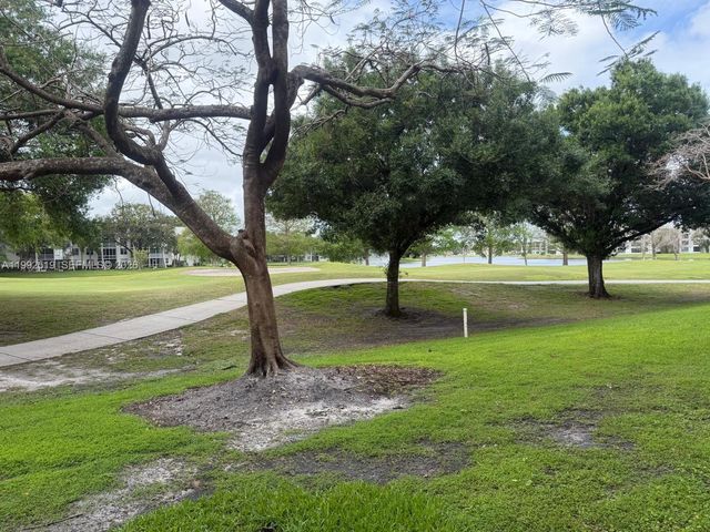 1709 Whitehall Dr 103, Davie, FL 33324