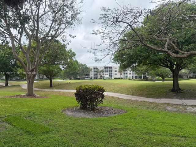 1709 Whitehall Dr 103, Davie, FL 33324