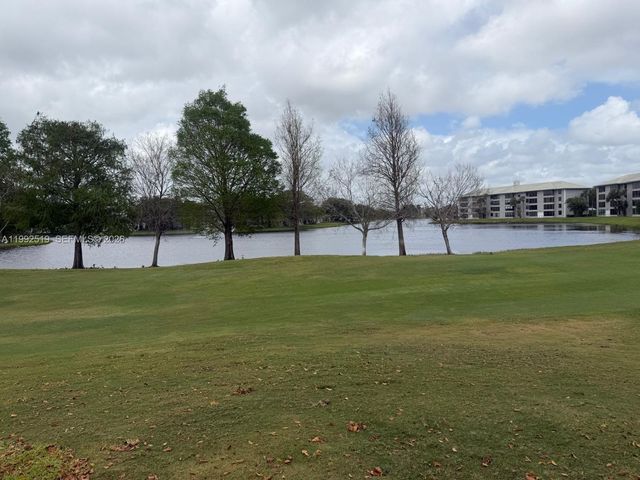 1709 Whitehall Dr 103, Davie, FL 33324