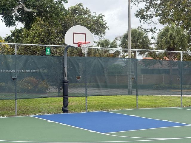 1709 Whitehall Dr 103, Davie, FL 33324