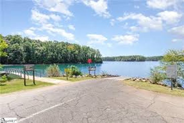 118 CHOESTOEA Road, Westminster, SC 29693
