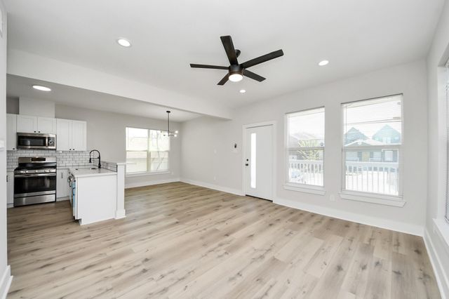 819 E 40th Street, Houston, TX 77022