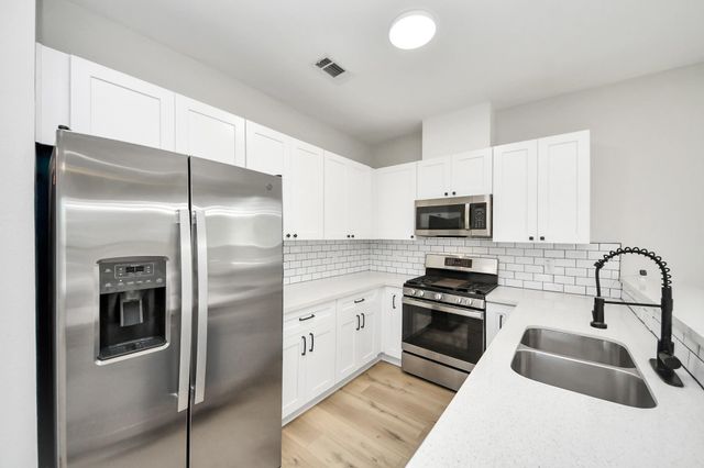 819 E 40th Street, Houston, TX 77022