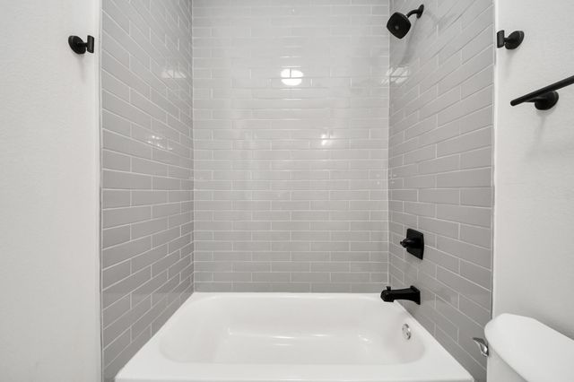 819 E 40th Street, Houston, TX 77022