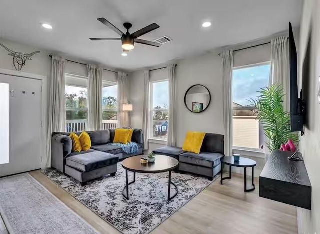 819 E 40th Street, Houston, TX 77022