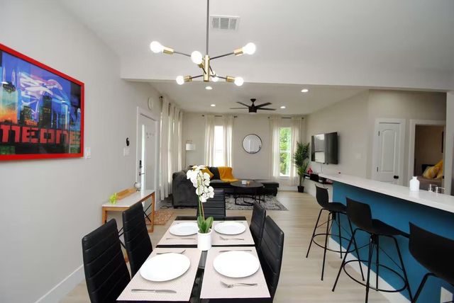 819 E 40th Street, Houston, TX 77022