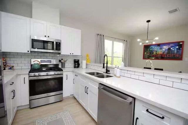 819 E 40th Street, Houston, TX 77022