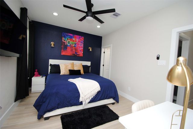 819 E 40th Street, Houston, TX 77022