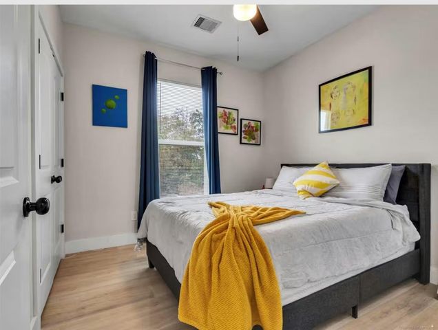 819 E 40th Street, Houston, TX 77022