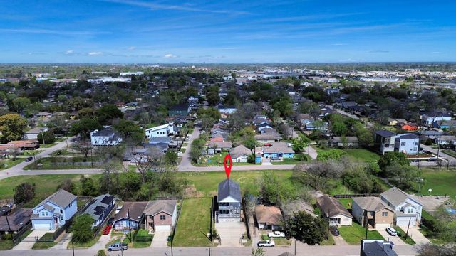 819 E 40th Street, Houston, TX 77022
