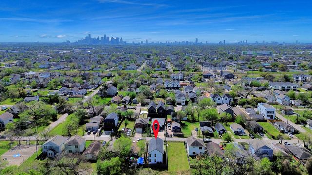819 E 40th Street, Houston, TX 77022