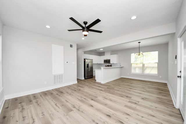 819 E 40th Street, Houston, TX 77022