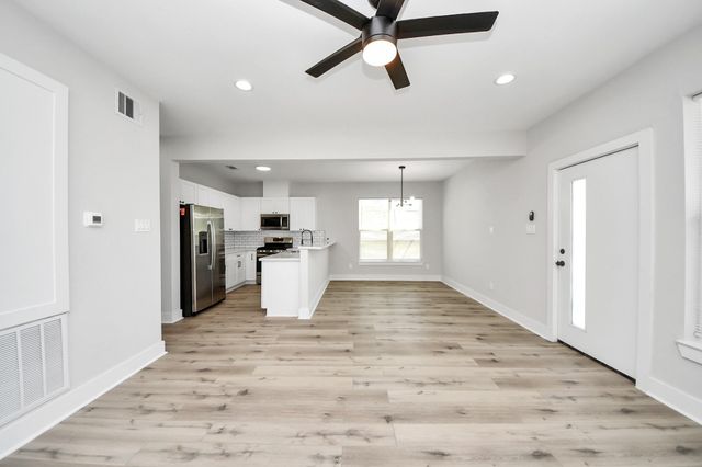 819 E 40th Street, Houston, TX 77022