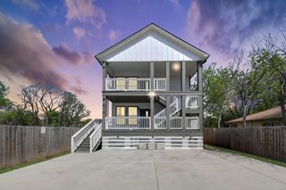 819 E 40th Street, Houston, TX 77022