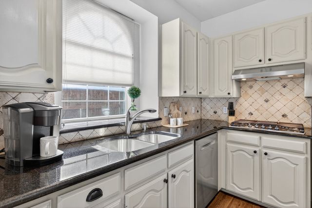 1137 Christopher Lane, Lewisville, TX 75077