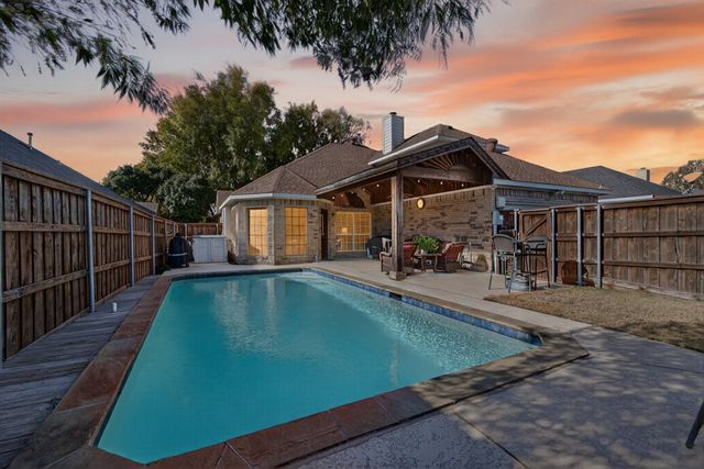 1137 Christopher Lane, Lewisville, TX 75077