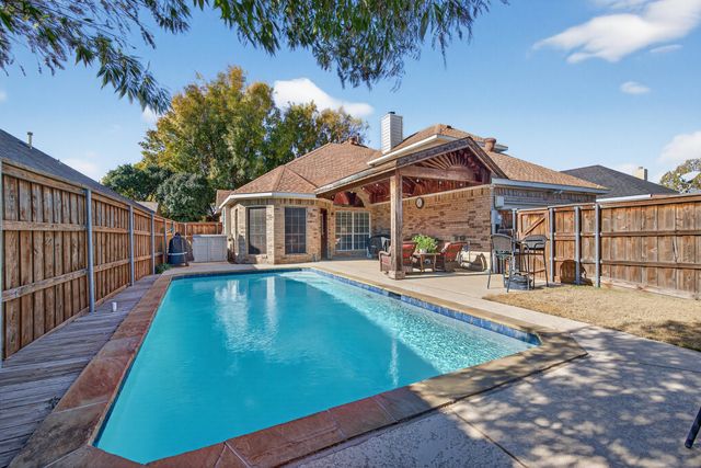 1137 Christopher Lane, Lewisville, TX 75077