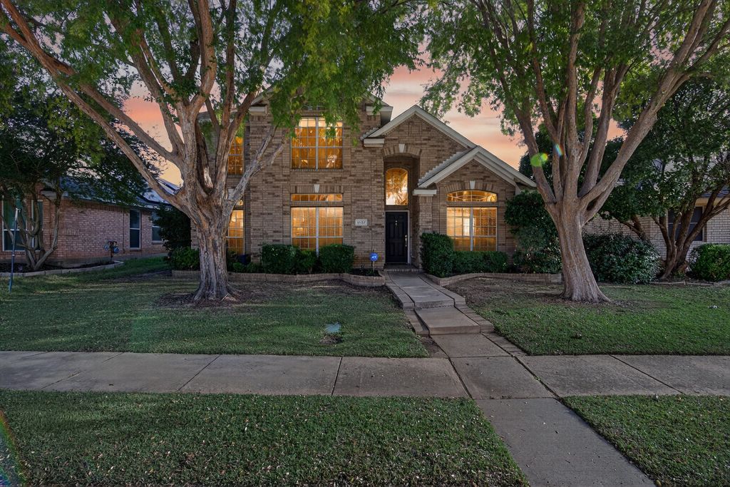 1137 Christopher Lane, Lewisville, TX 75077