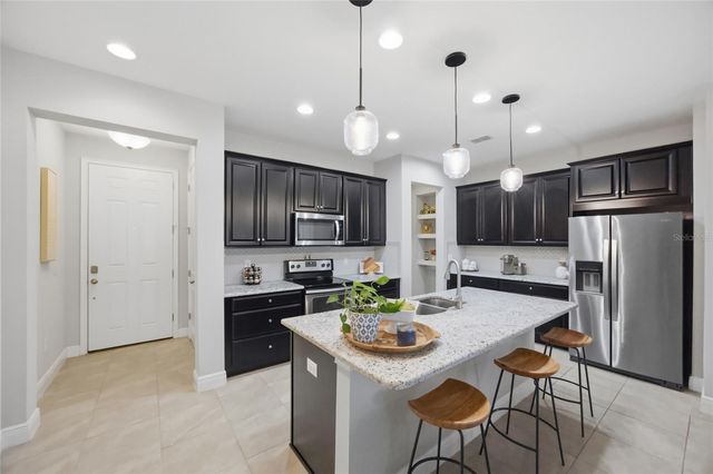 5525 CUMBERLAND STAR COURT 33, Lutz, FL 33558