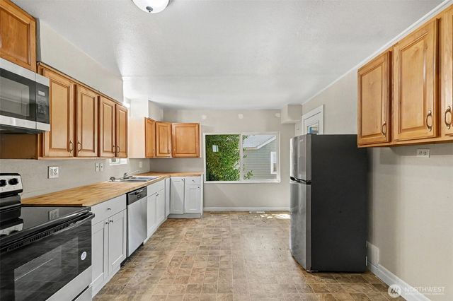 140 S Cambrian Avenue, Bremerton, WA 98312