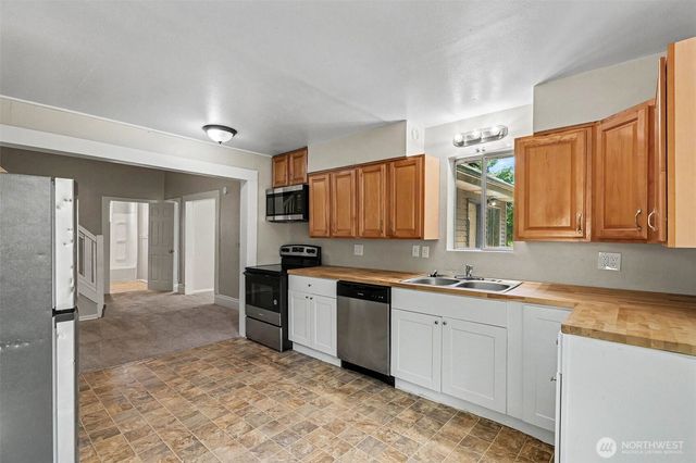 140 S Cambrian Avenue, Bremerton, WA 98312