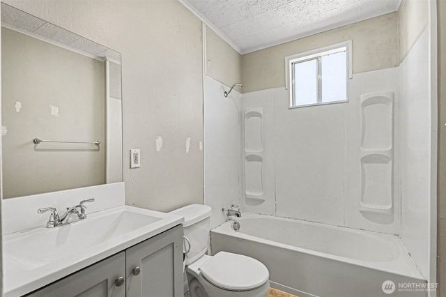 140 S Cambrian Avenue, Bremerton, WA 98312