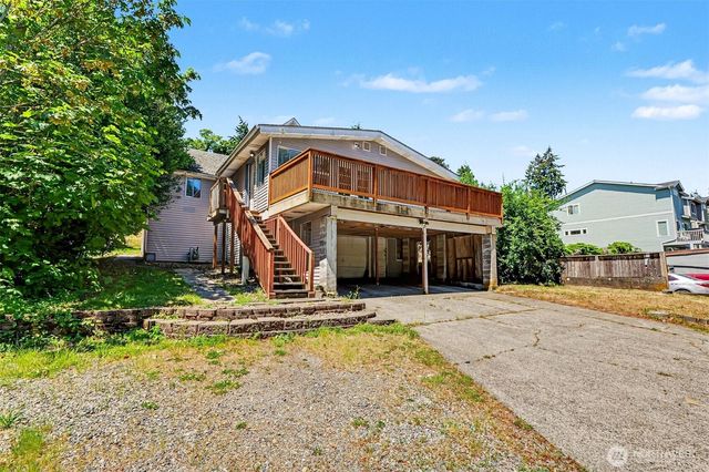 140 S Cambrian Avenue, Bremerton, WA 98312