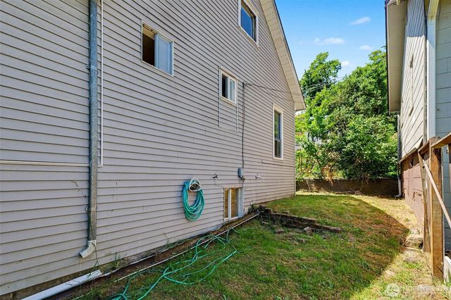 140 S Cambrian Avenue, Bremerton, WA 98312