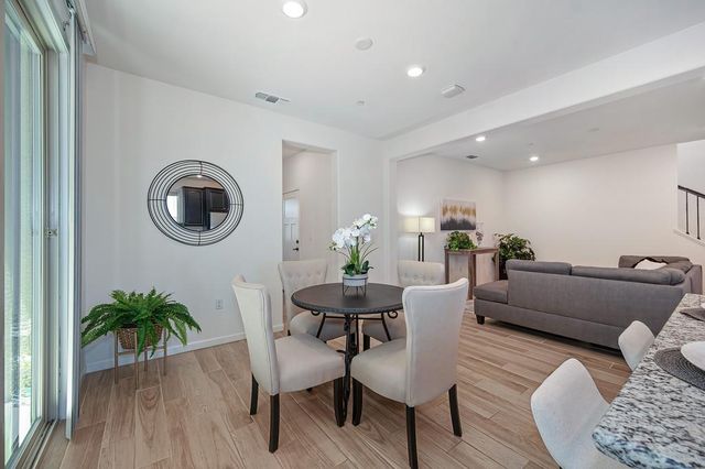 9327 Mystic Lake Aly, Sacramento, CA 95829