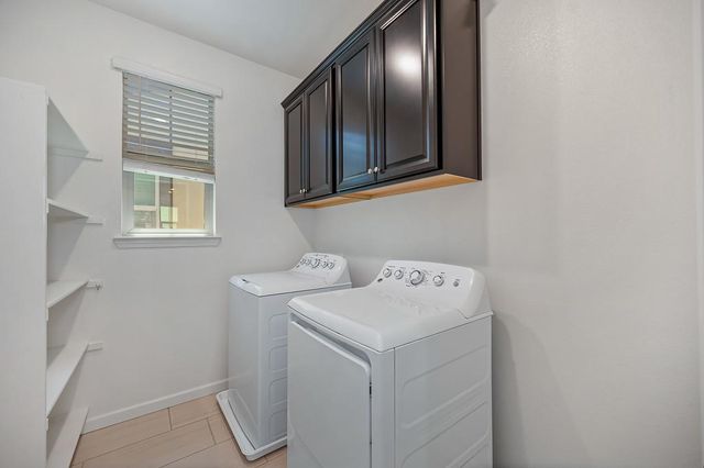 9327 Mystic Lake Aly, Sacramento, CA 95829