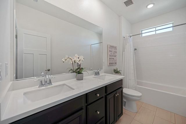 9327 Mystic Lake Aly, Sacramento, CA 95829