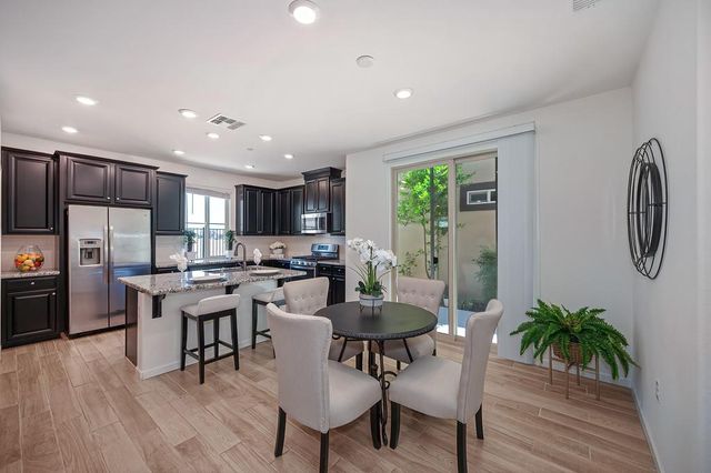 9327 Mystic Lake Aly, Sacramento, CA 95829