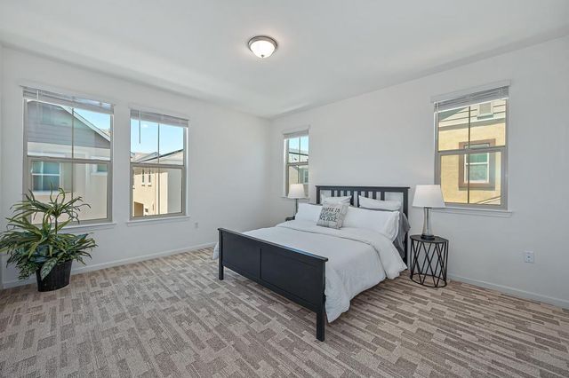 9327 Mystic Lake Aly, Sacramento, CA 95829