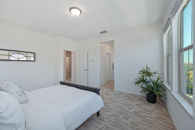 9327 Mystic Lake Aly, Sacramento, CA 95829