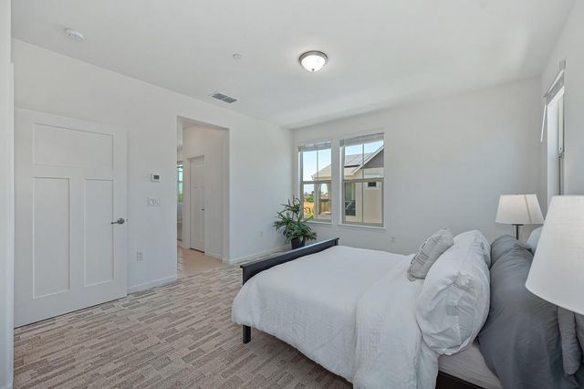 9327 Mystic Lake Aly, Sacramento, CA 95829