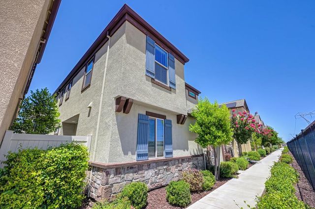 9327 Mystic Lake Aly, Sacramento, CA 95829