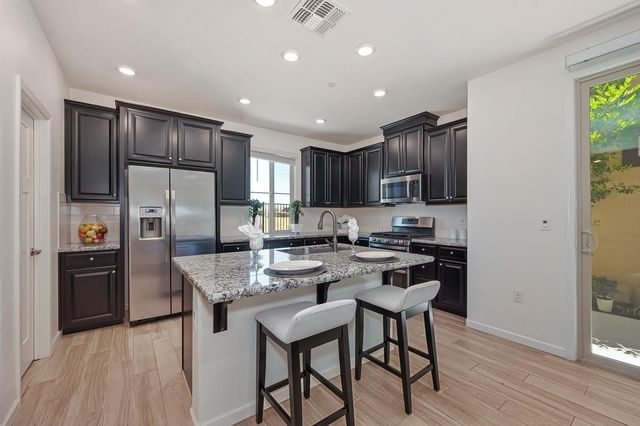 9327 Mystic Lake Aly, Sacramento, CA 95829