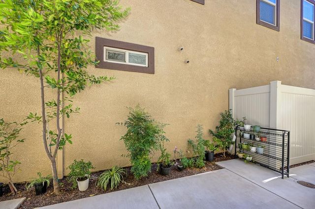 9327 Mystic Lake Aly, Sacramento, CA 95829